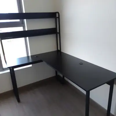 Bàn chữ L kèm kệ sách - ảnh thực tế từ khách hàng 3