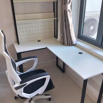 Bàn chữ L kèm kệ sách - ảnh thực tế từ khách hàng 5