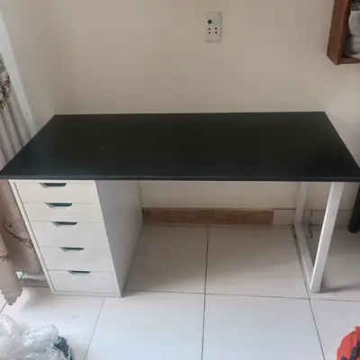 Bàn Ikea 1 tủ 5 ngăn - ảnh thực tế từ khách hàng 1