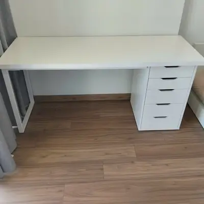 Bàn Ikea 1 tủ 5 ngăn - ảnh thực tế từ khách hàng 2