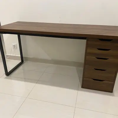 Bàn Ikea 1 tủ 5 ngăn - ảnh thực tế từ khách hàng 9