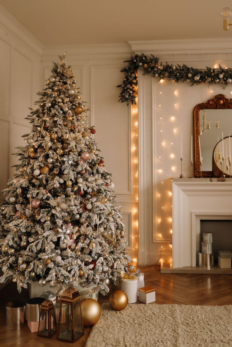 Thiết kế cây thông Noel sang trọng