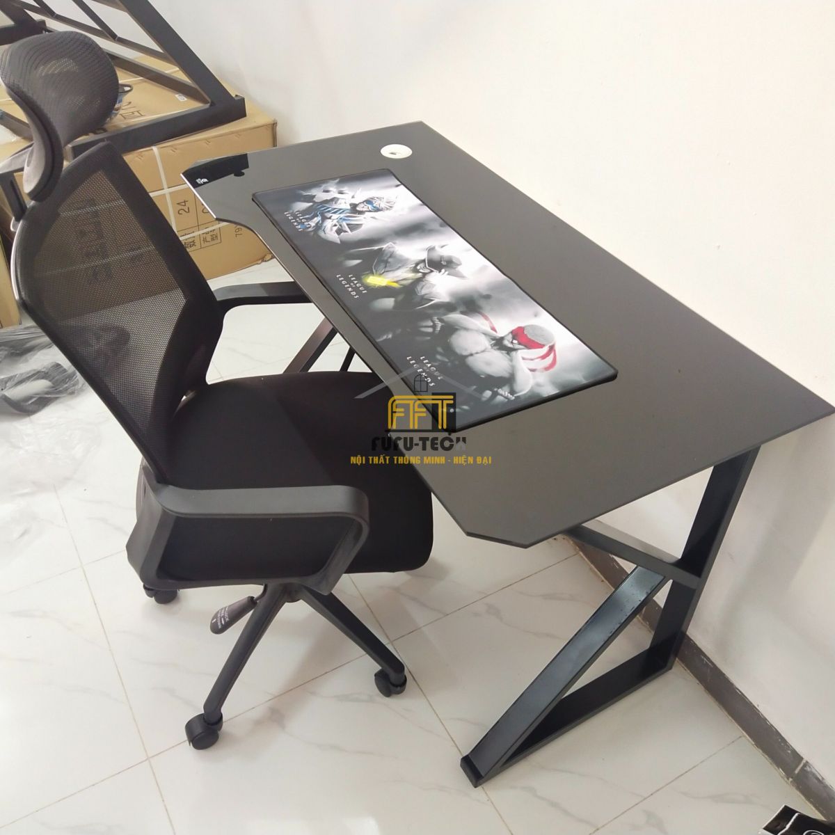 Bàn chữ K gaming mặt kính cường lực thiết kế phá cách