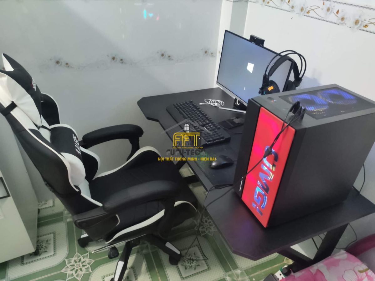 Góc chơi game của anh khách Bình Phước