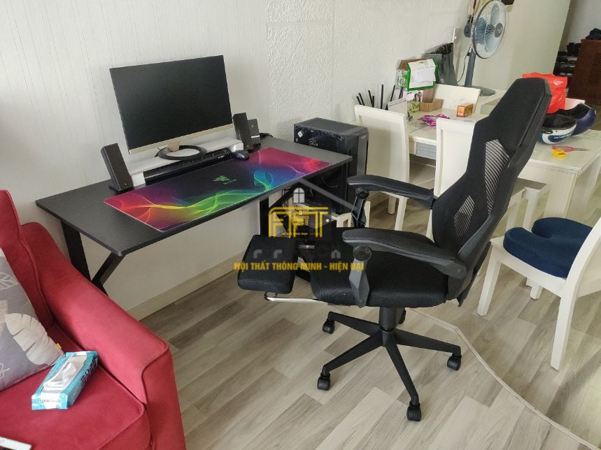 Một góc bàn làm việc chữ K mặt gỗ BKG1D từ khách hàng Fufutech